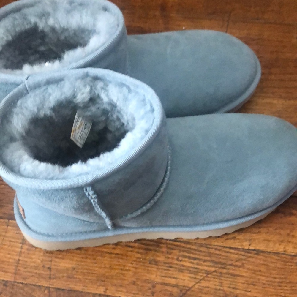 Women’s size 8 Ugg’s